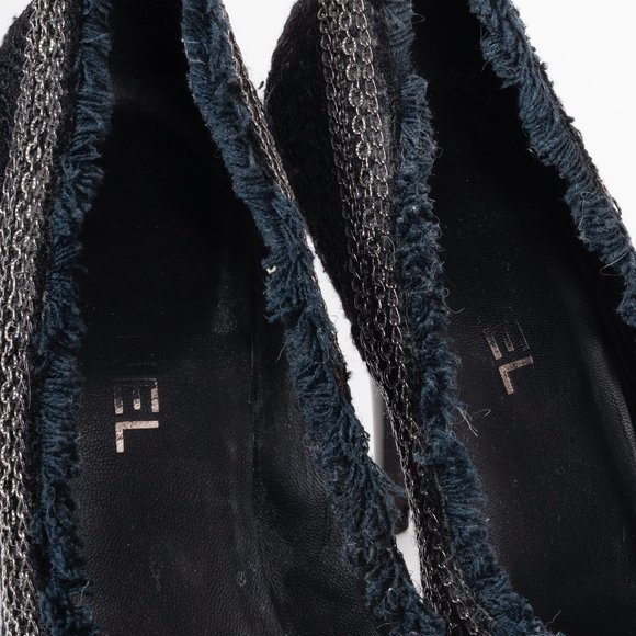 Chanel Tweed Cap-Toe CC Pumps - Picture 11 of 12